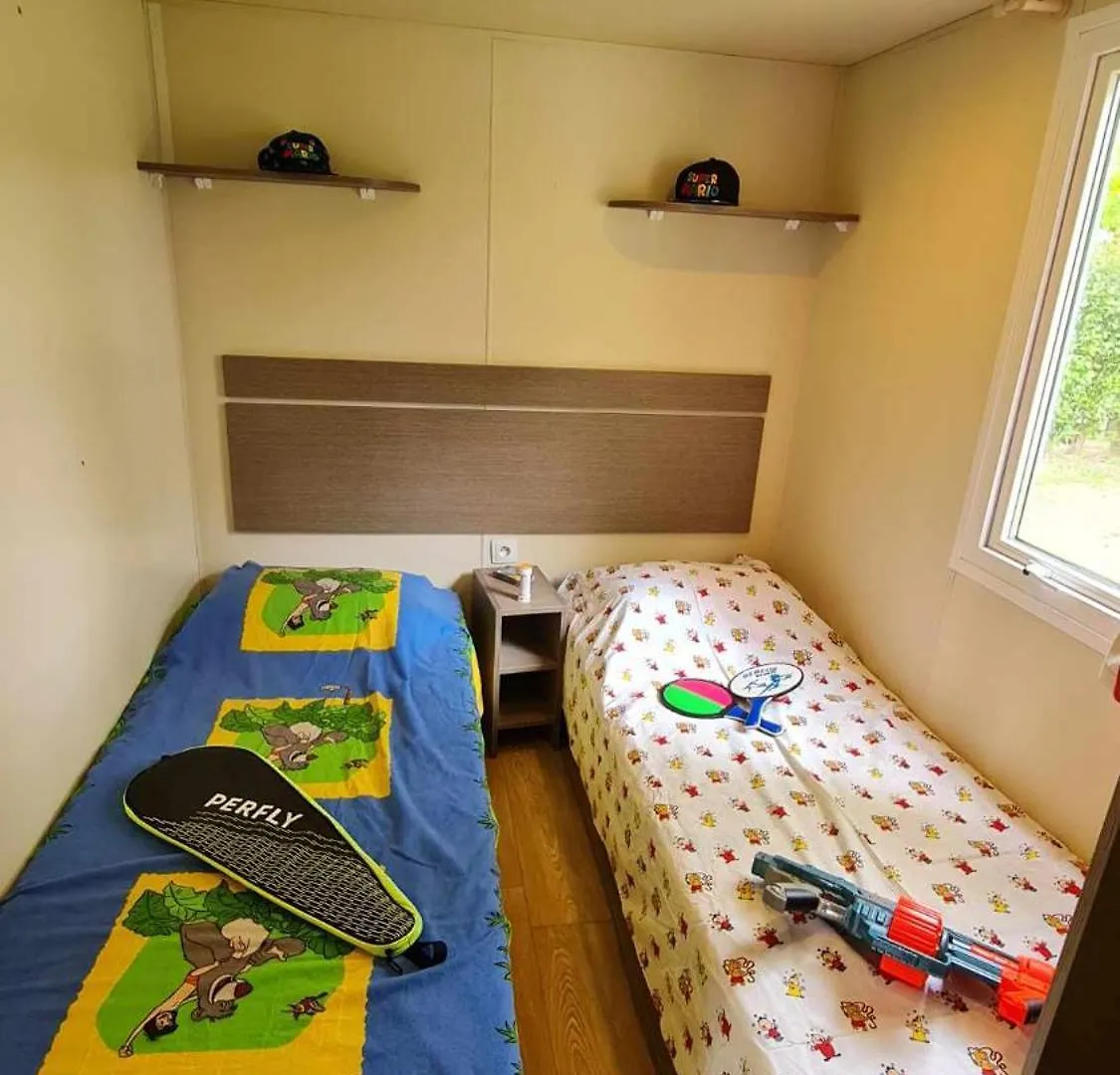 Mobil Home Au Calme Camping 4 Cadenet Campsite