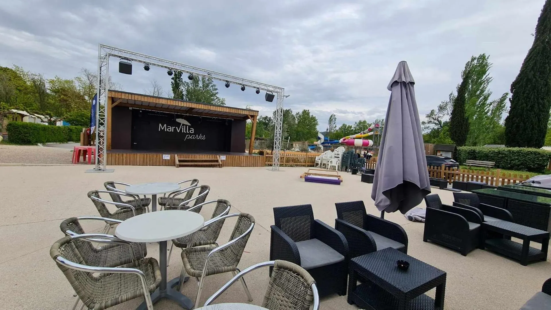 Campsite Mobil Home Au Calme Camping 4 Cadenet